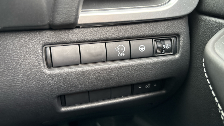 Nissan Qashqai 1.3 DiG-T MH N-Connecta 5dr Petrol Hatchback